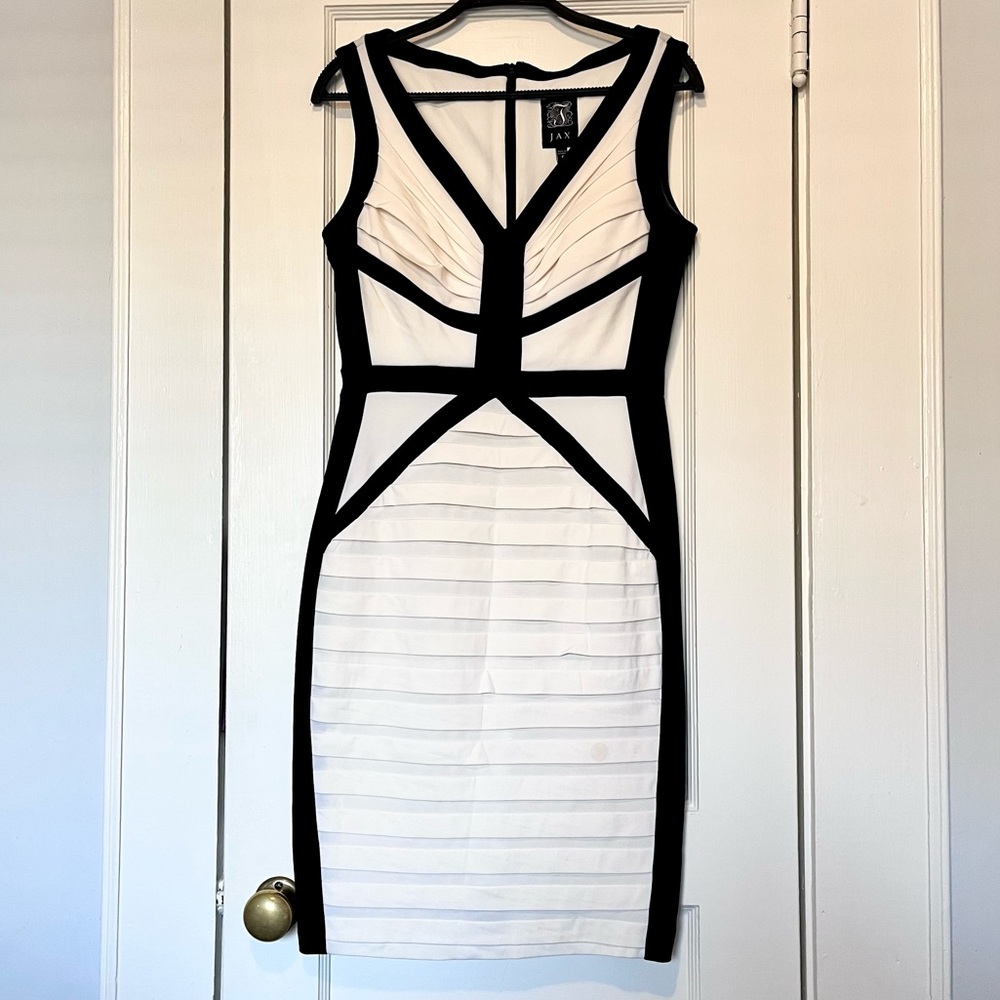 JAX, Fitted color block dress size 8. Off-white and black. EUC and gorgeous on!